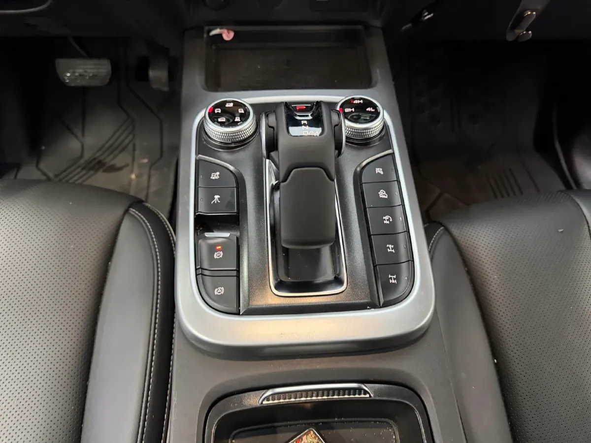 2024 Tank 300 2.0T 227HP L4 8AT,autocango,china used car exporter,china ev exporter,chinese used car exporter,chinese used ev exporter