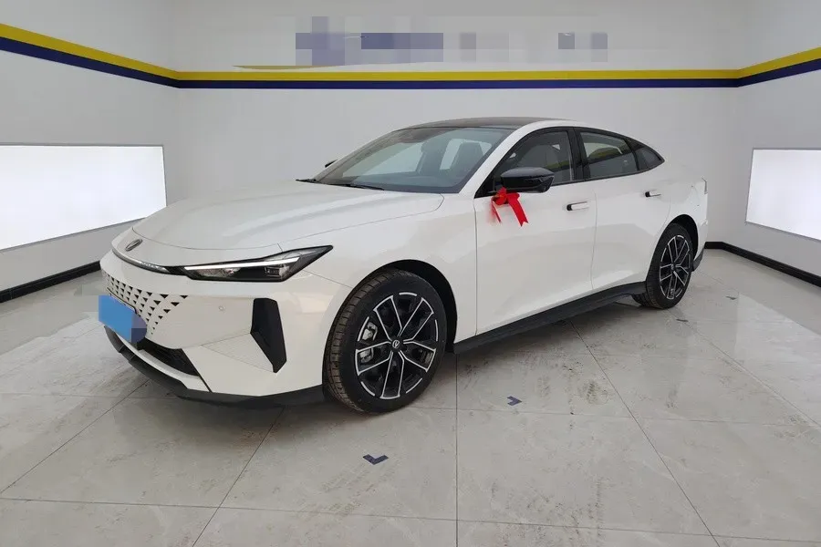 2024 ChangAn UNI-V iDD 1.5L 110HP L4 E-CVT PHEV 18.99KWH,autocango,china used car exporter,china ev exporter,chinese used car exporter,chinese used ev exporter