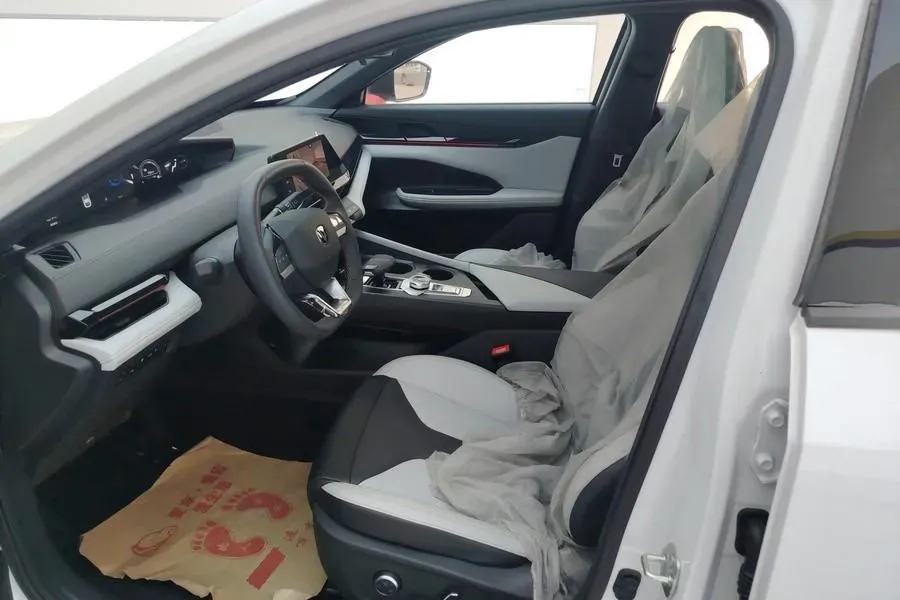 2024 ChangAn UNI-V iDD 1.5L 110HP L4 E-CVT PHEV 18.99KWH,autocango,china used car exporter,china ev exporter,chinese used car exporter,chinese used ev exporter