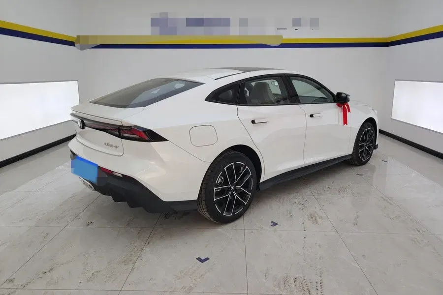 2024 ChangAn UNI-V iDD 1.5L 110HP L4 E-CVT PHEV 18.99KWH,autocango,china used car exporter,china ev exporter,chinese used car exporter,chinese used ev exporter