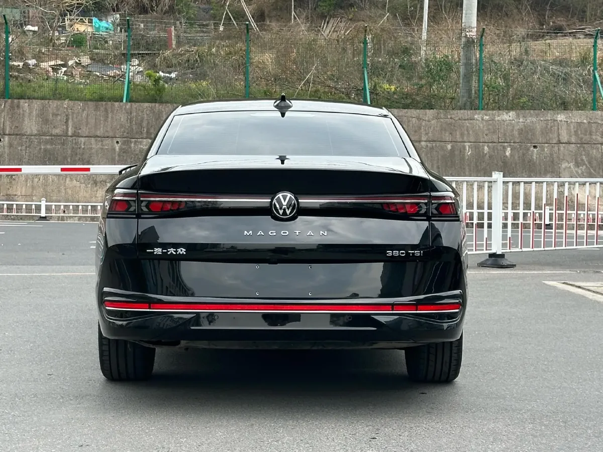 2024 Volkswagen Magotan 2.0T 220HP L4 7DCT,autocango,china used car exporter,china ev exporter,chinese used car exporter,chinese used ev exporter