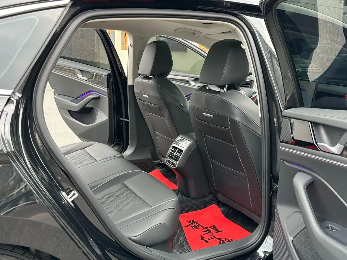 2024 Volkswagen Magotan 2.0T 220HP L4 7DCT,autocango,china used car exporter,china ev exporter,chinese used car exporter,chinese used ev exporter