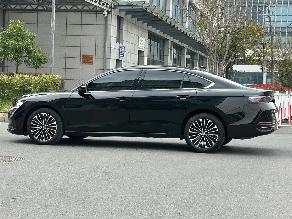 2024 Volkswagen Magotan 2.0T 220HP L4 7DCT,autocango,china used car exporter,china ev exporter,chinese used car exporter,chinese used ev exporter