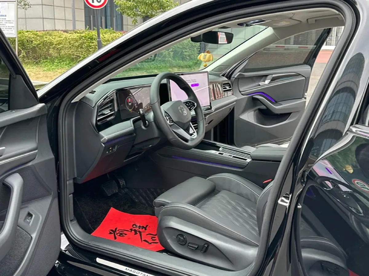 2024 Volkswagen Magotan 2.0T 220HP L4 7DCT,autocango,china used car exporter,china ev exporter,chinese used car exporter,chinese used ev exporter