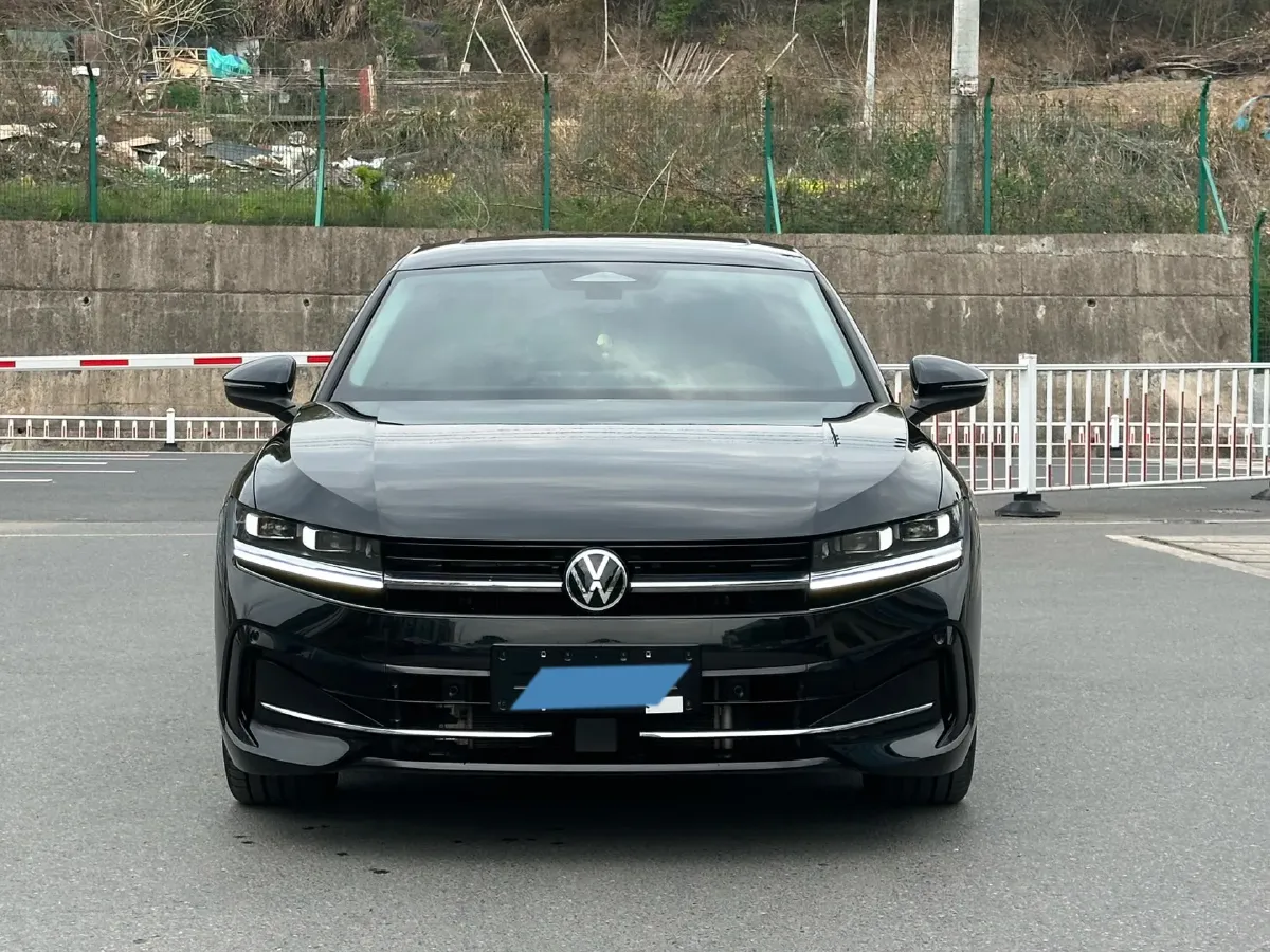 2024 Volkswagen Magotan 2.0T 220HP L4 7DCT,autocango,china used car exporter,china ev exporter,chinese used car exporter,chinese used ev exporter
