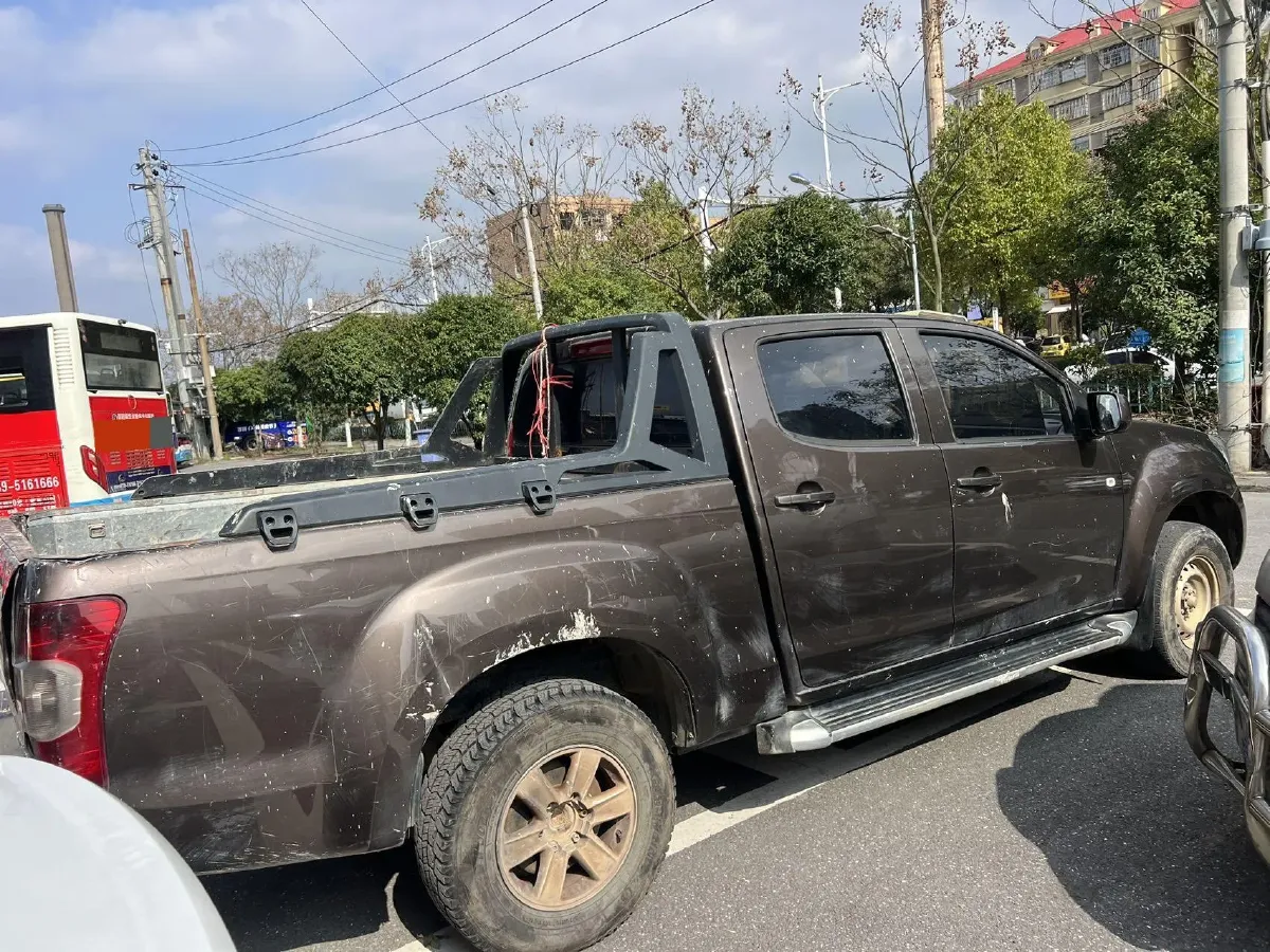 2020 JMC BaoDian 2.5T 140HP L4 5MT,autocango,china used car exporter,china ev exporter,chinese used car exporter,chinese used ev exporter