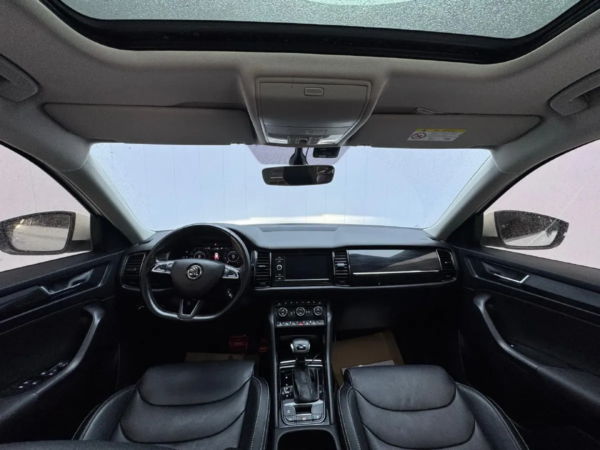 2019 Skoda Superb 2.0T 220HP L4 7DCT,autocango,china used car exporter,china ev exporter,chinese used car exporter,chinese used ev exporter