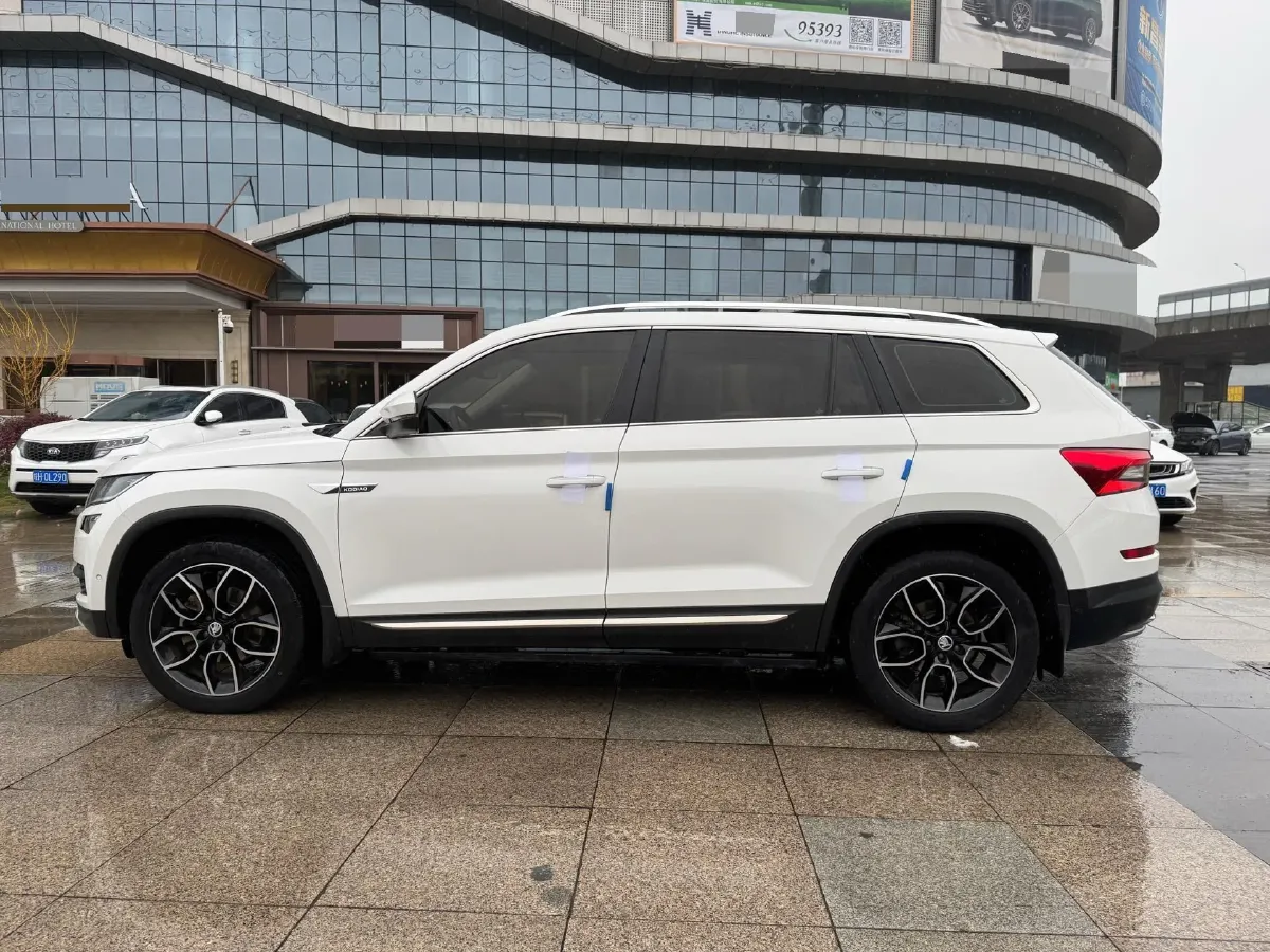 2019 Skoda Superb 2.0T 220HP L4 7DCT,autocango,china used car exporter,china ev exporter,chinese used car exporter,chinese used ev exporter