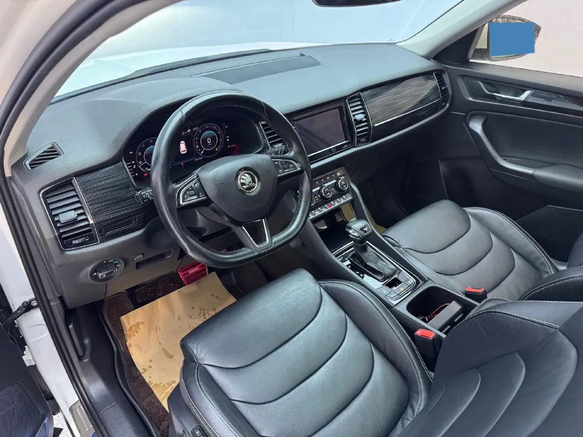 2019 Skoda Superb 2.0T 220HP L4 7DCT,autocango,china used car exporter,china ev exporter,chinese used car exporter,chinese used ev exporter