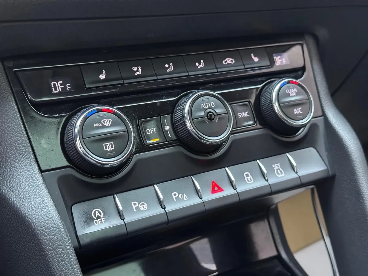 2019 Skoda Superb 2.0T 220HP L4 7DCT,autocango,china used car exporter,china ev exporter,chinese used car exporter,chinese used ev exporter