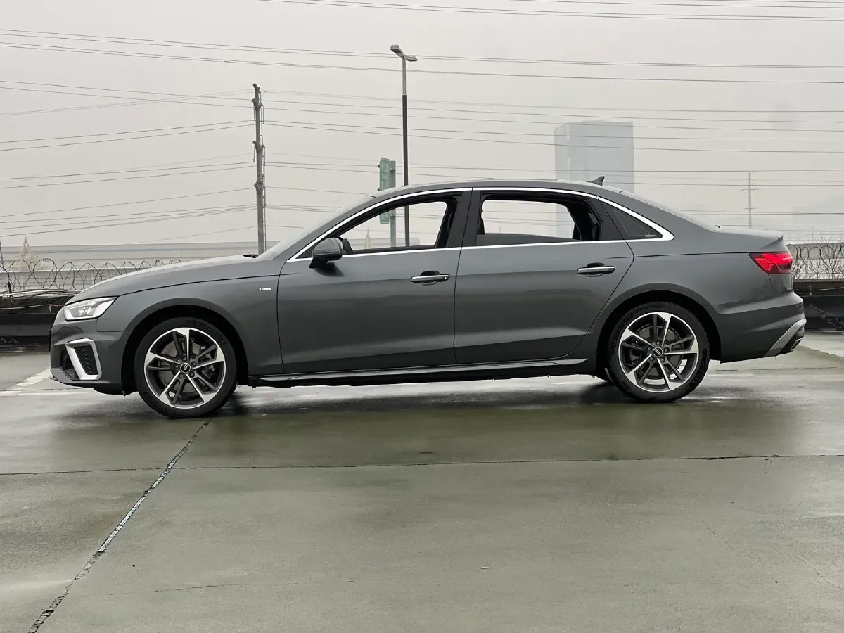 2022 Audi A4L 2.0T 190HP L4 7DCT,autocango,china used car exporter,china ev exporter,chinese used car exporter,chinese used ev exporter
