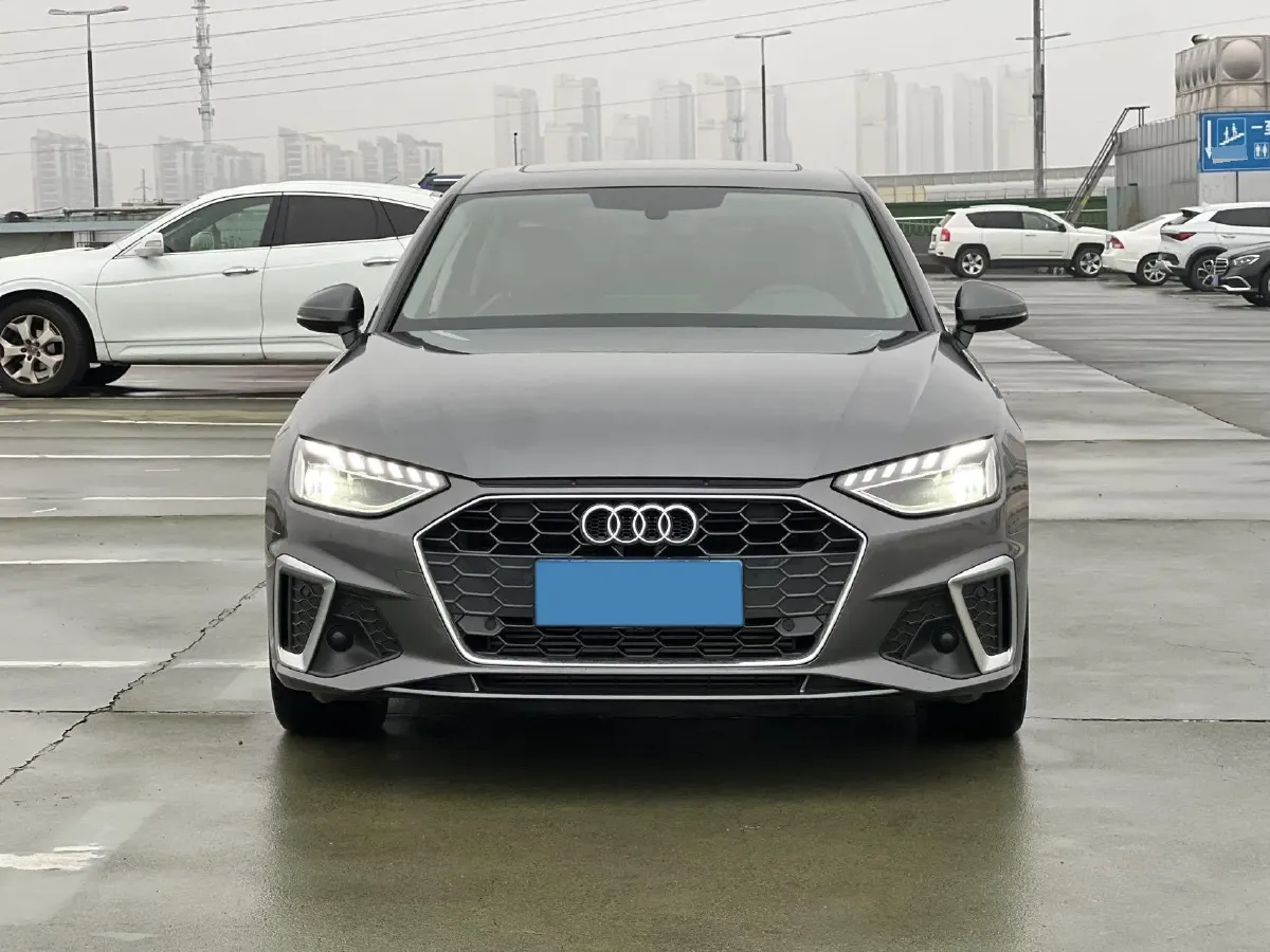 2022 Audi A4L 2.0T 190HP L4 7DCT,autocango,china used car exporter,china ev exporter,chinese used car exporter,chinese used ev exporter