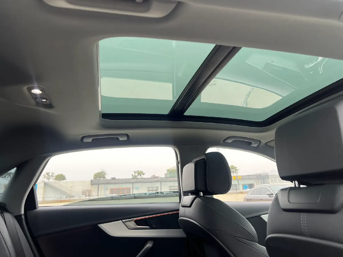 2022 Audi A4L 2.0T 190HP L4 7DCT,autocango,china used car exporter,china ev exporter,chinese used car exporter,chinese used ev exporter