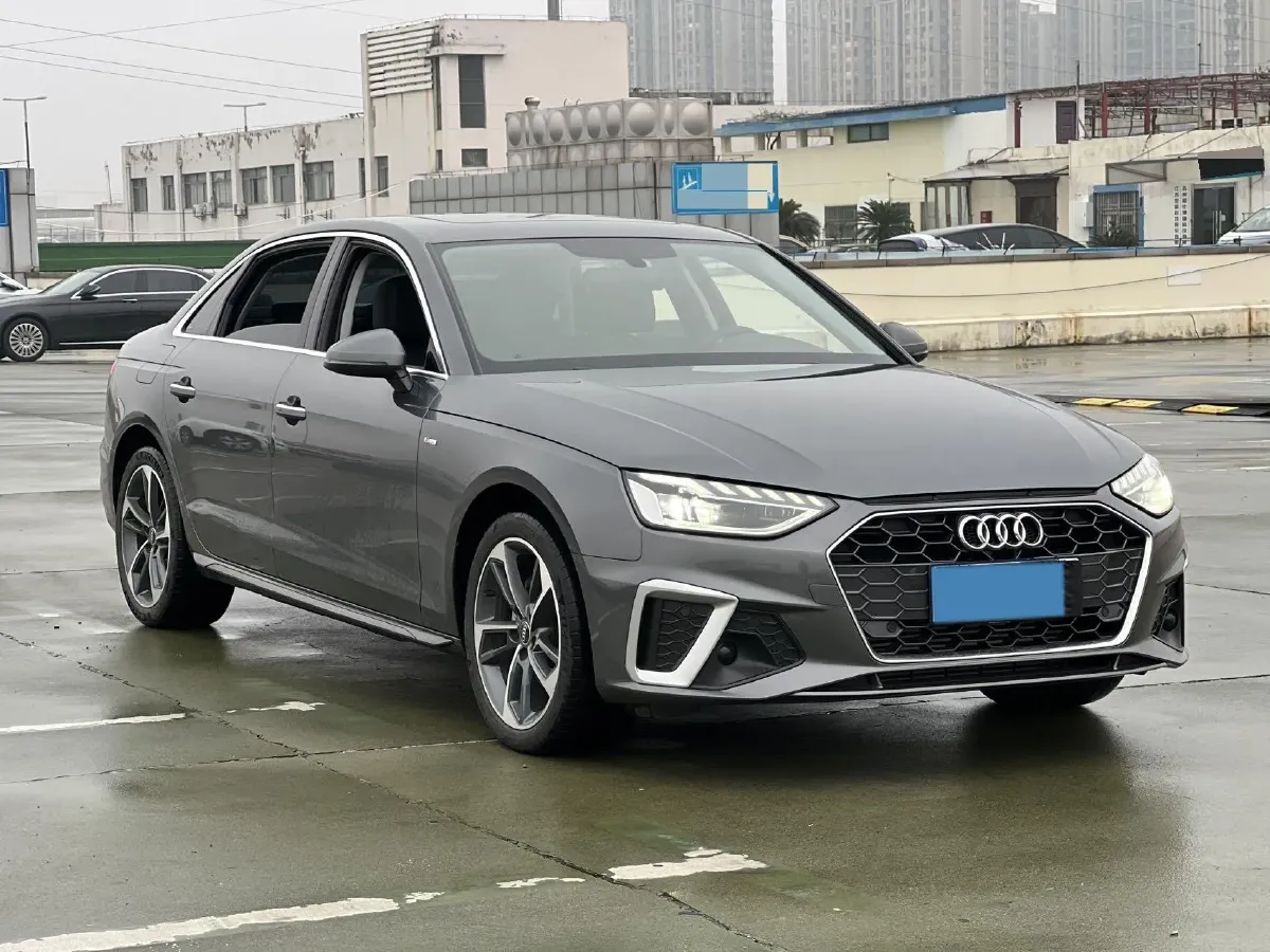 2022 Audi A4L 2.0T 190HP L4 7DCT,autocango,china used car exporter,china ev exporter,chinese used car exporter,chinese used ev exporter