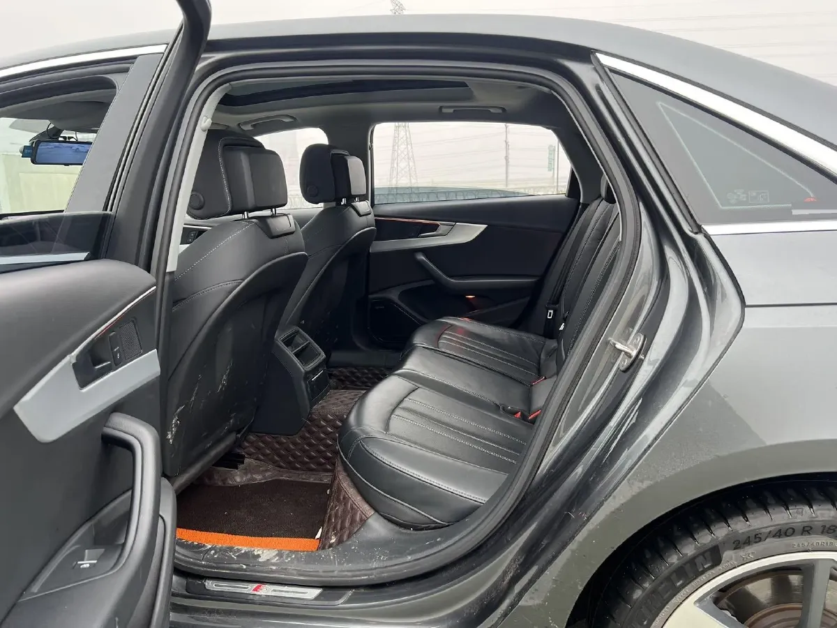 2022 Audi A4L 2.0T 190HP L4 7DCT,autocango,china used car exporter,china ev exporter,chinese used car exporter,chinese used ev exporter