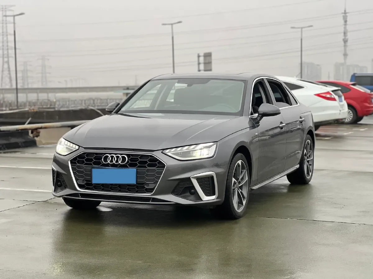 2022 Audi A4L 2.0T 190HP L4 7DCT,autocango,china used car exporter,china ev exporter,chinese used car exporter,chinese used ev exporter