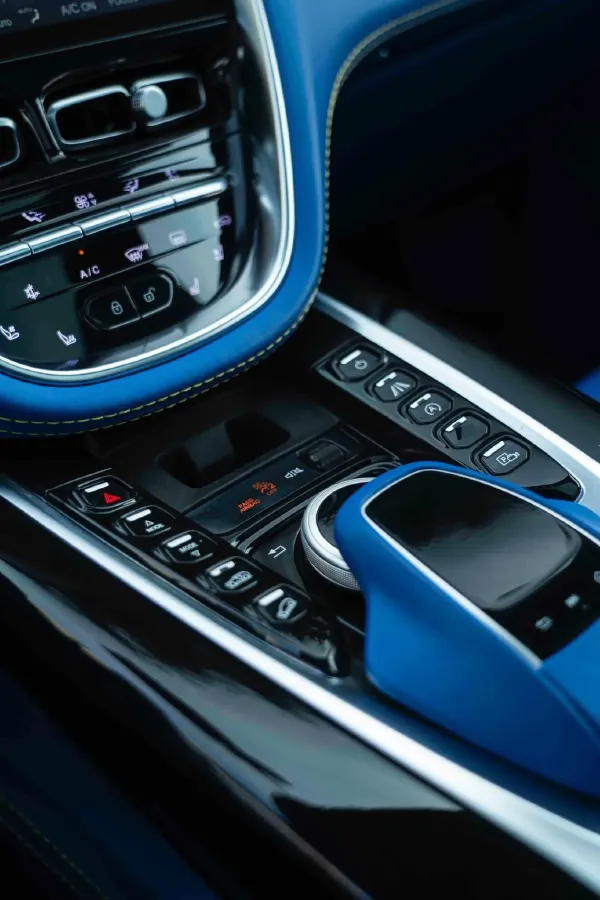 2021 Aston Martin DBX 4.0T 550HP V8 9AT,autocango,china used car exporter,china ev exporter,chinese used car exporter,chinese used ev exporter