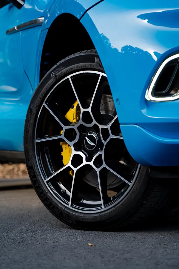 2021 Aston Martin DBX 4.0T 550HP V8 9AT,autocango,china used car exporter,china ev exporter,chinese used car exporter,chinese used ev exporter