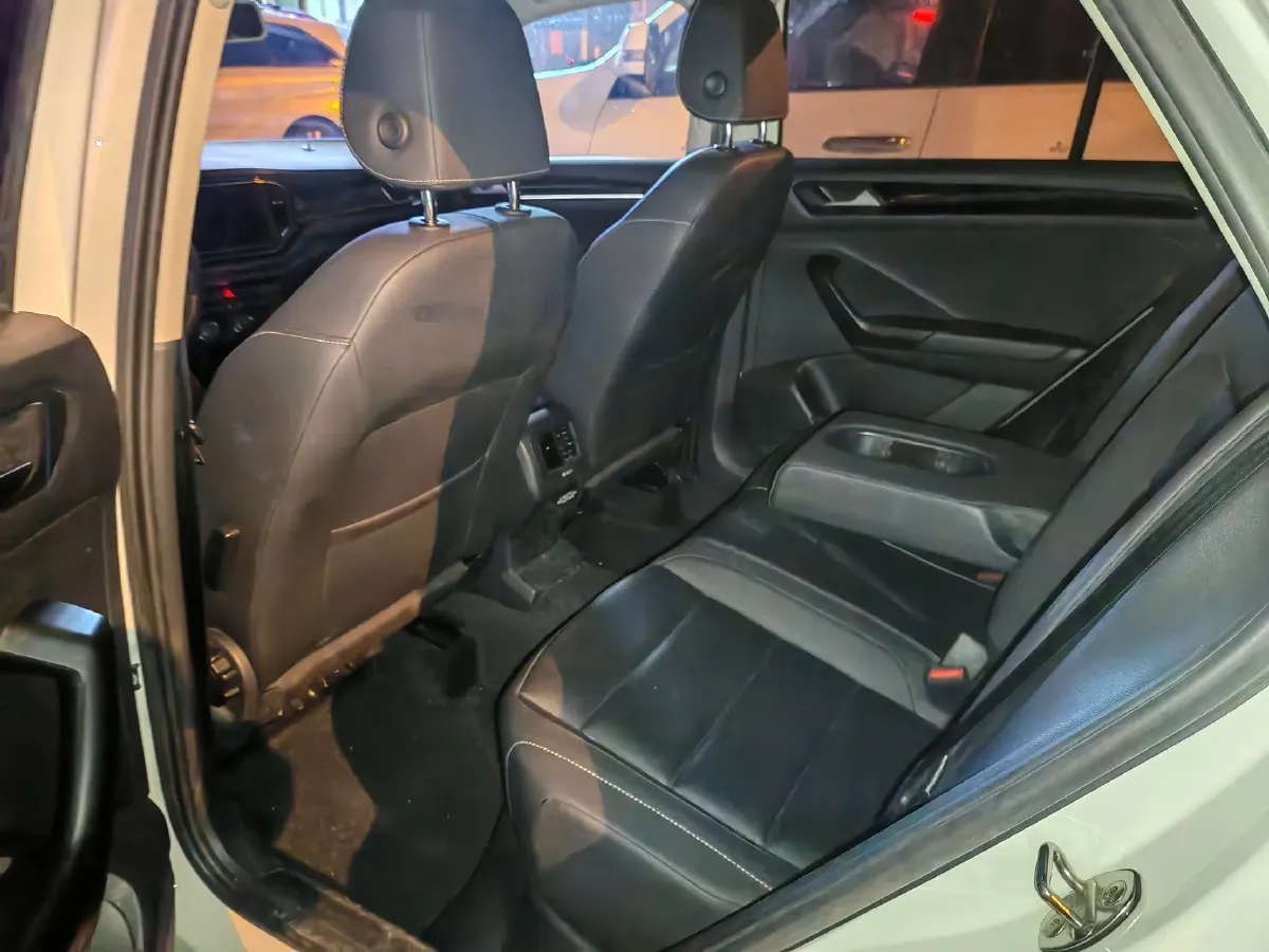 2020 Volkswagen T-Roc 1.4T 150HP L4 7DCT,autocango,china used car exporter,china ev exporter,chinese used car exporter,chinese used ev exporter