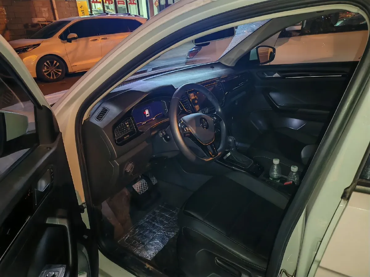 2020 Volkswagen T-Roc 1.4T 150HP L4 7DCT,autocango,china used car exporter,china ev exporter,chinese used car exporter,chinese used ev exporter