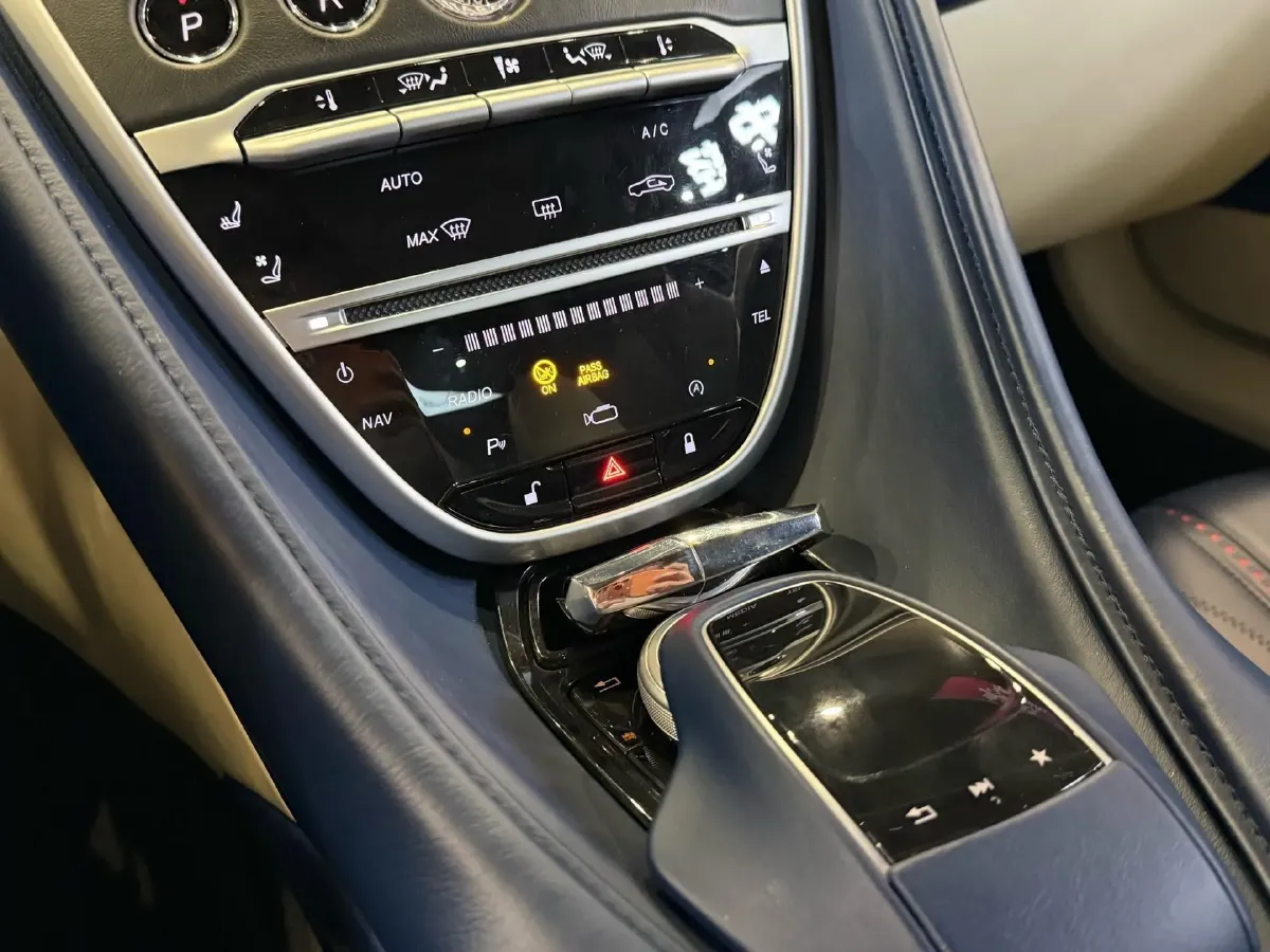 2017 Aston Martin DB11 4.0T 510HP V8 8AT,autocango,china used car exporter,china ev exporter,chinese used car exporter,chinese used ev exporter