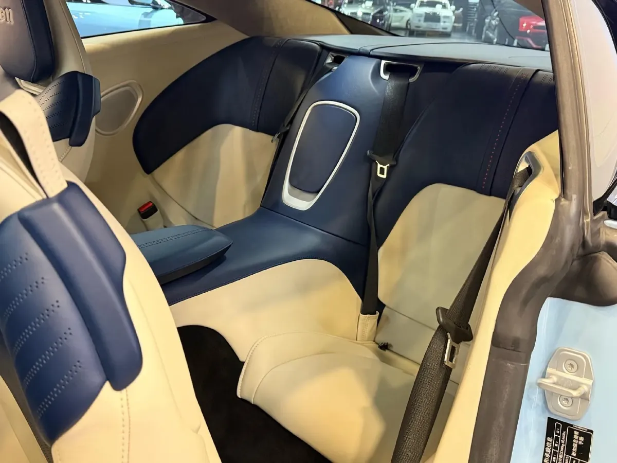 2017 Aston Martin DB11 4.0T 510HP V8 8AT,autocango,china used car exporter,china ev exporter,chinese used car exporter,chinese used ev exporter