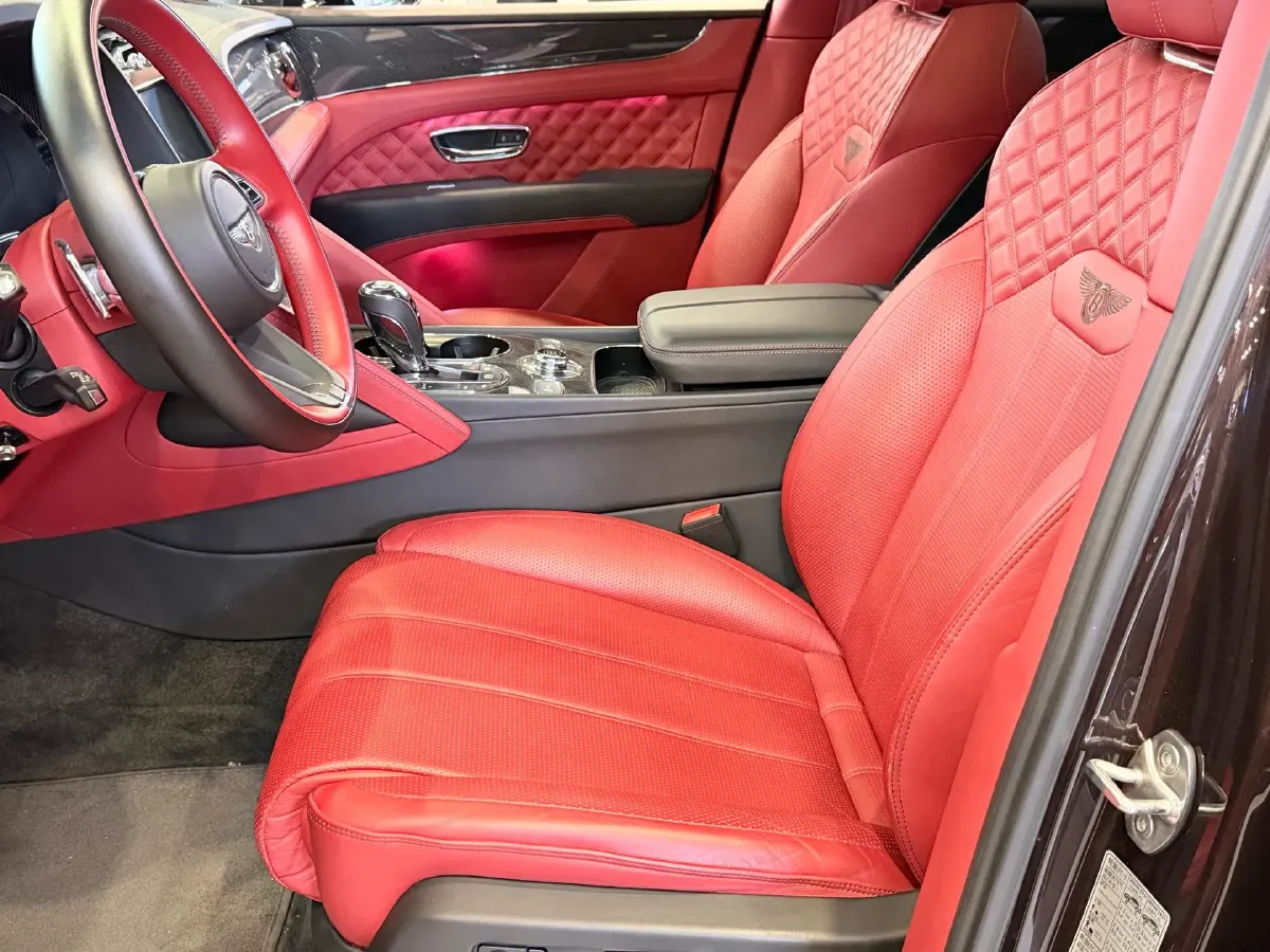 2021 Bentley Bentayga 4.0T 550HP V8 8AT,autocango,china used car exporter,china ev exporter,chinese used car exporter,chinese used ev exporter