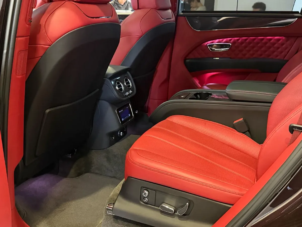 2021 Bentley Bentayga 4.0T 550HP V8 8AT,autocango,china used car exporter,china ev exporter,chinese used car exporter,chinese used ev exporter