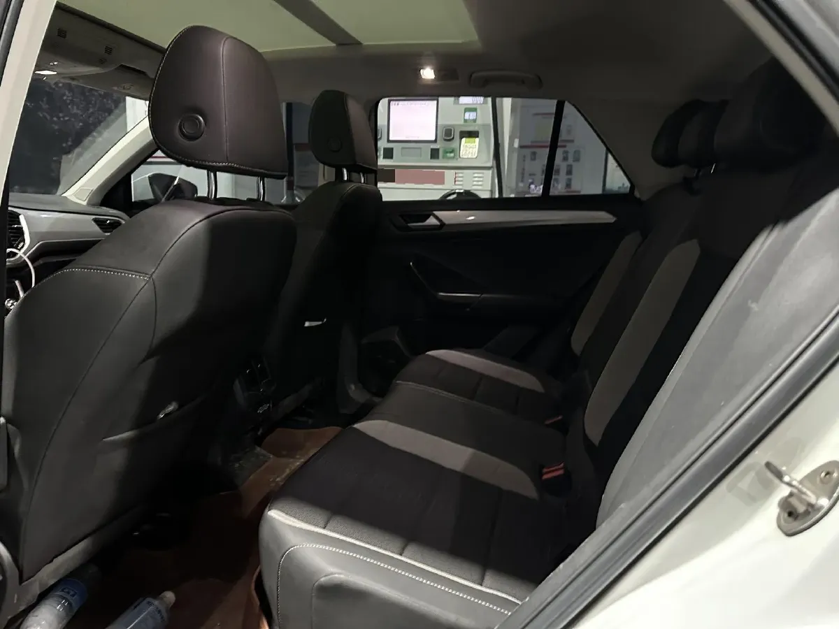 2021 Volkswagen T-Roc 1.4T 150HP L4 7DCT,autocango,china used car exporter,china ev exporter,chinese used car exporter,chinese used ev exporter