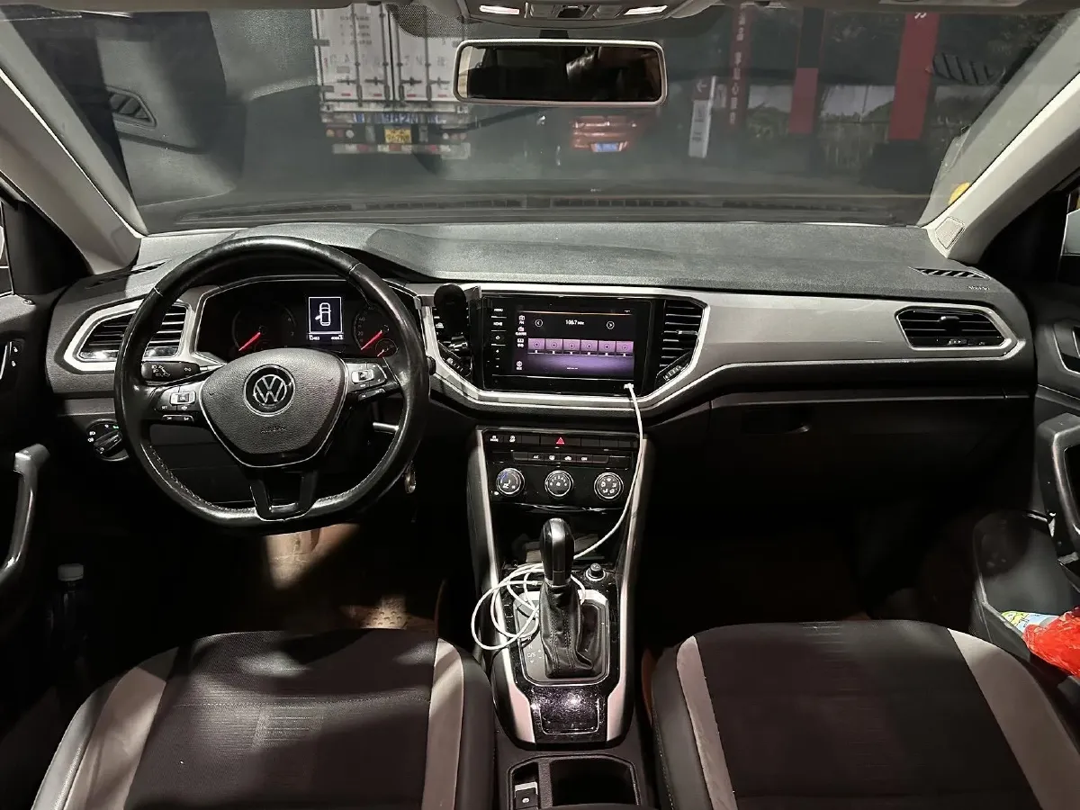 2021 Volkswagen T-Roc 1.4T 150HP L4 7DCT,autocango,china used car exporter,china ev exporter,chinese used car exporter,chinese used ev exporter