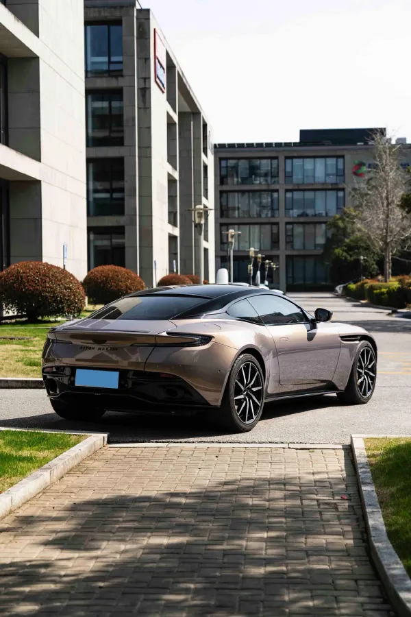 2022 Aston Martin DB11 4.0T 534HP V8 8AT,autocango,china used car exporter,china ev exporter,chinese used car exporter,chinese used ev exporter