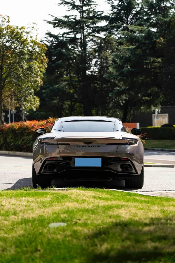 2022 Aston Martin DB11 4.0T 534HP V8 8AT,autocango,china used car exporter,china ev exporter,chinese used car exporter,chinese used ev exporter