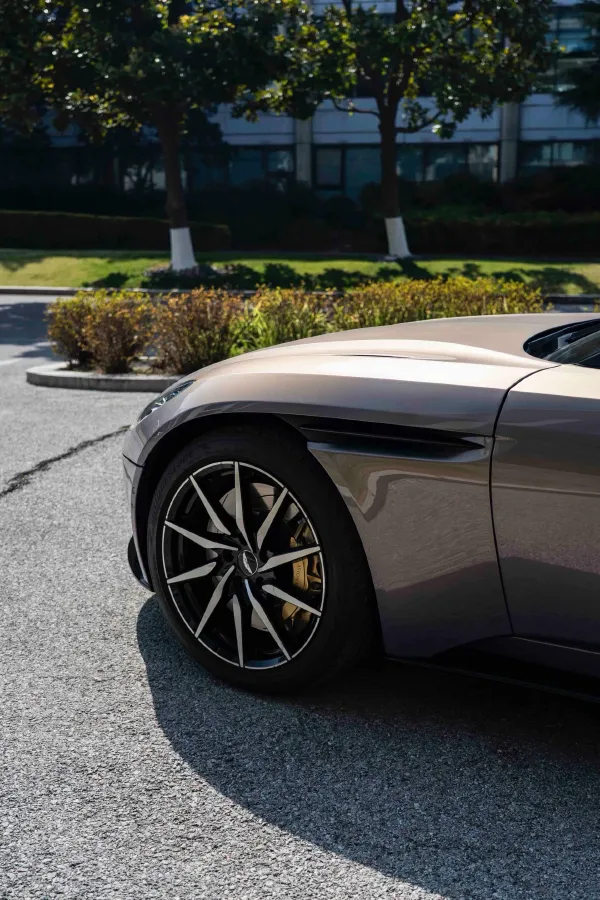 2022 Aston Martin DB11 4.0T 534HP V8 8AT,autocango,china used car exporter,china ev exporter,chinese used car exporter,chinese used ev exporter