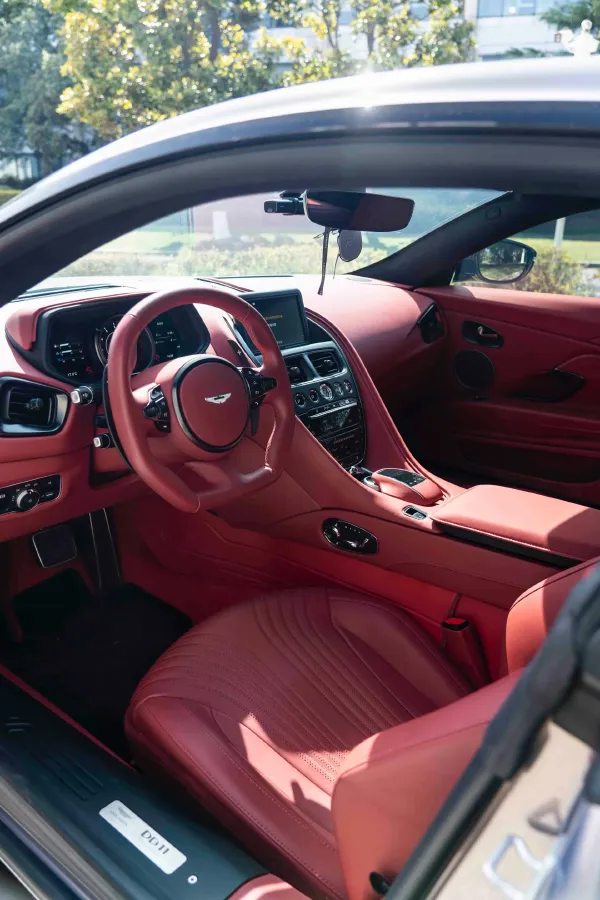 2022 Aston Martin DB11 4.0T 534HP V8 8AT,autocango,china used car exporter,china ev exporter,chinese used car exporter,chinese used ev exporter