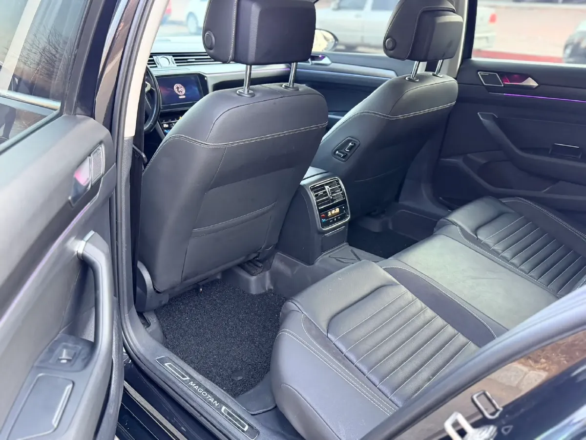2020 Volkswagen Magotan 2.0T 186HP L4 7DCT,autocango,china used car exporter,china ev exporter,chinese used car exporter,chinese used ev exporter