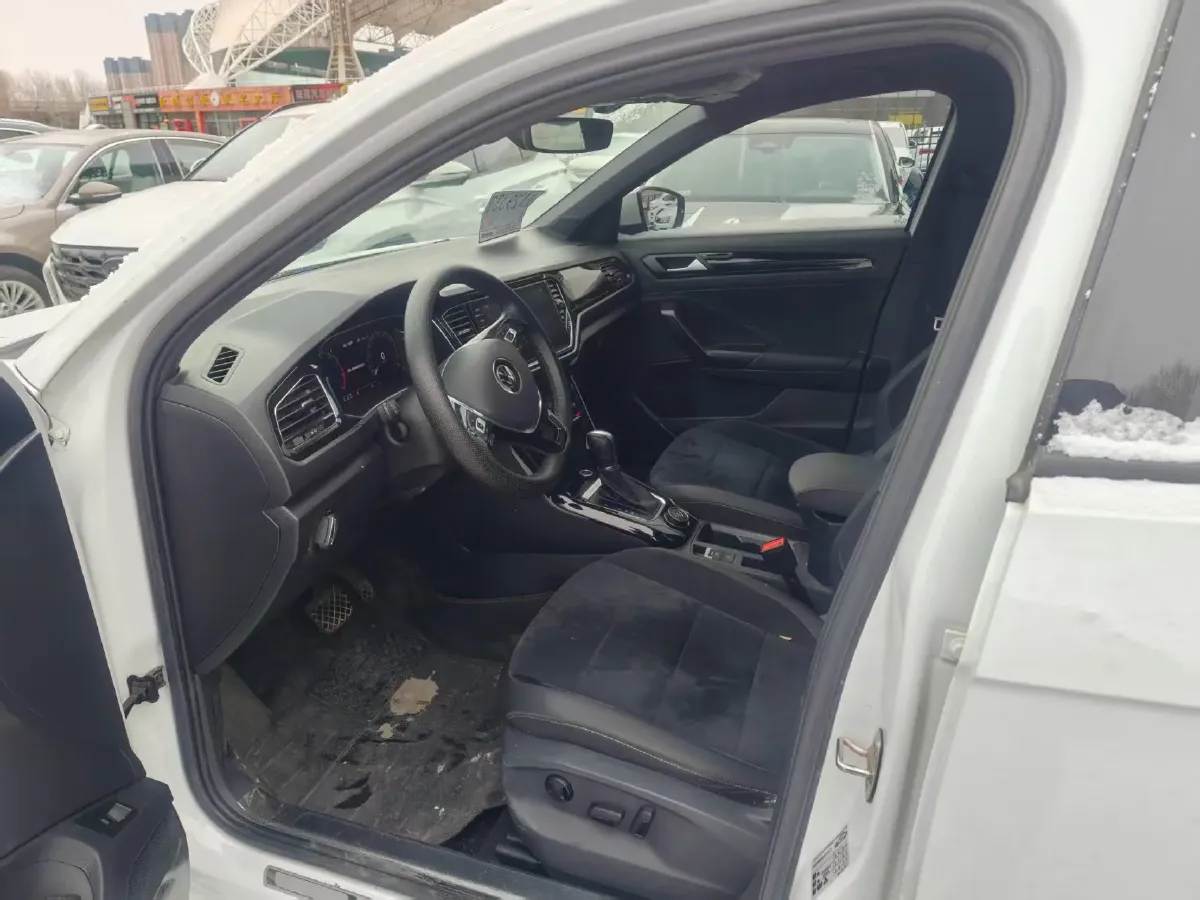 2021 Volkswagen T-Roc 1.4T 150HP L4 7DCT,autocango,china used car exporter,china ev exporter,chinese used car exporter,chinese used ev exporter