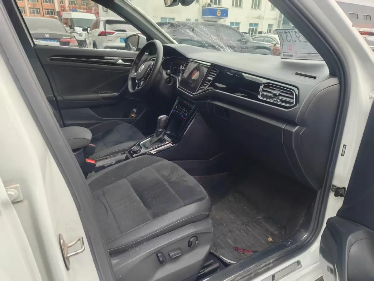 2021 Volkswagen T-Roc 1.4T 150HP L4 7DCT,autocango,china used car exporter,china ev exporter,chinese used car exporter,chinese used ev exporter
