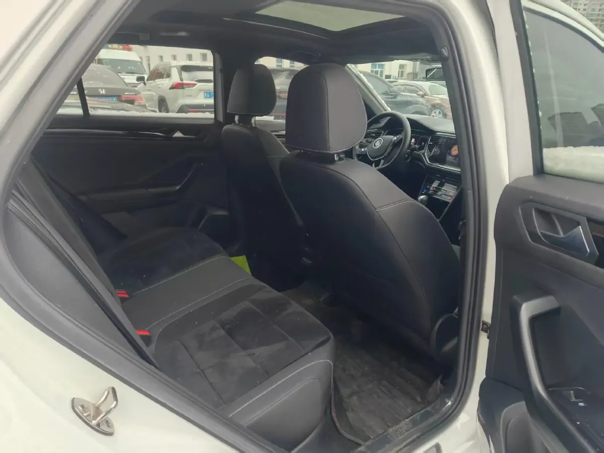 2021 Volkswagen T-Roc 1.4T 150HP L4 7DCT,autocango,china used car exporter,china ev exporter,chinese used car exporter,chinese used ev exporter