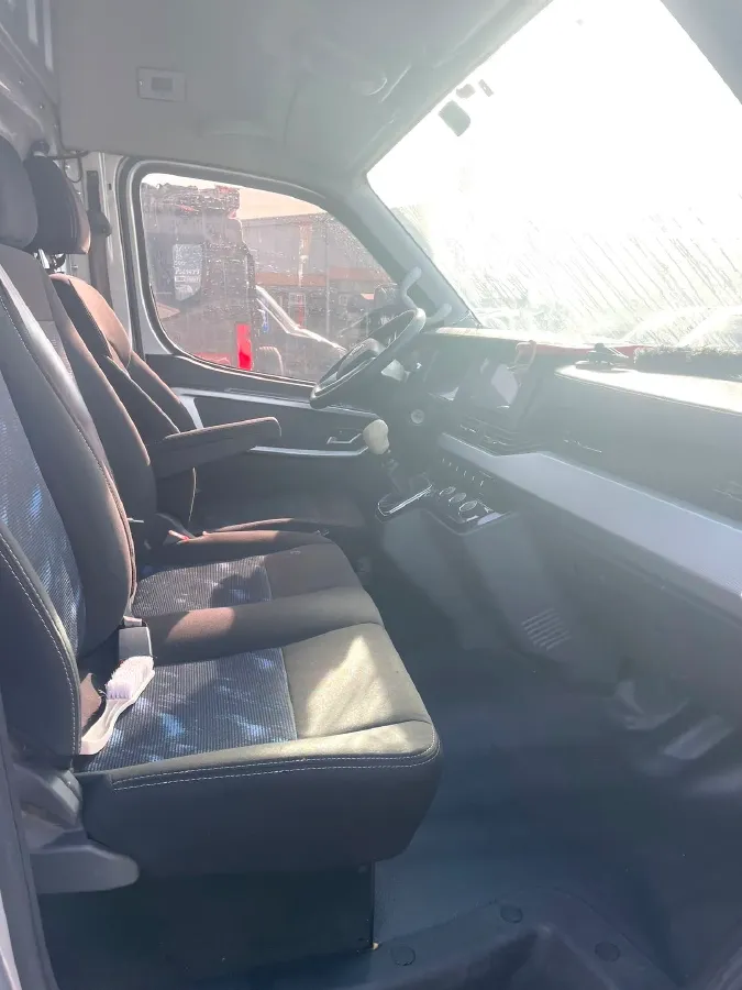 2023 Ford Transit 2.0T 220HP L4 5MT,autocango,china used car exporter,china ev exporter,chinese used car exporter,chinese used ev exporter