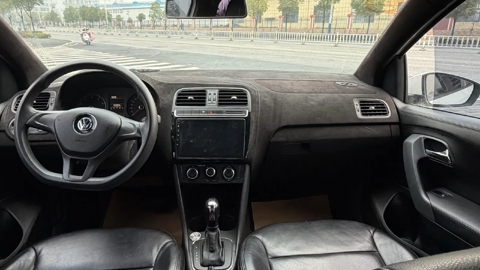 2016 Volkswagen Polo 1.4L 90HP L4 6AT,autocango,china used car exporter,china ev exporter,chinese used car exporter,chinese used ev exporter