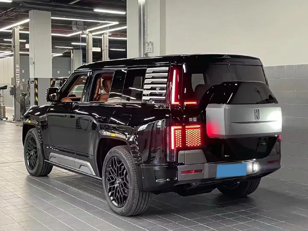 2024 YangWang U8 2.0T 272HP L4 REEV 49.05KWH,autocango,china used car exporter,china ev exporter,chinese used car exporter,chinese used ev exporter