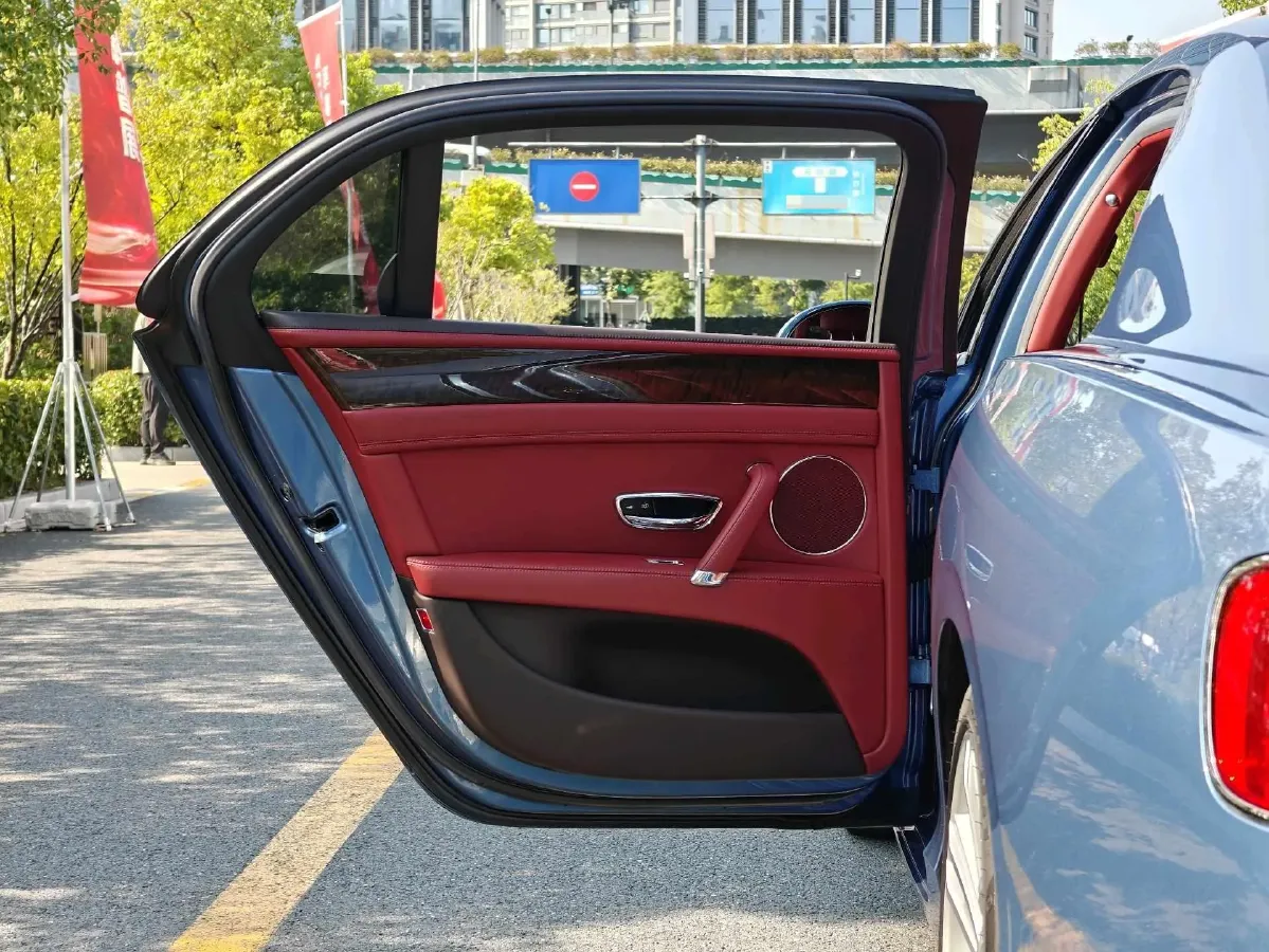 2017 Bentley Flying Spur 4.0T 507HP V8 8AT,autocango,china used car exporter,china ev exporter,chinese used car exporter,chinese used ev exporter