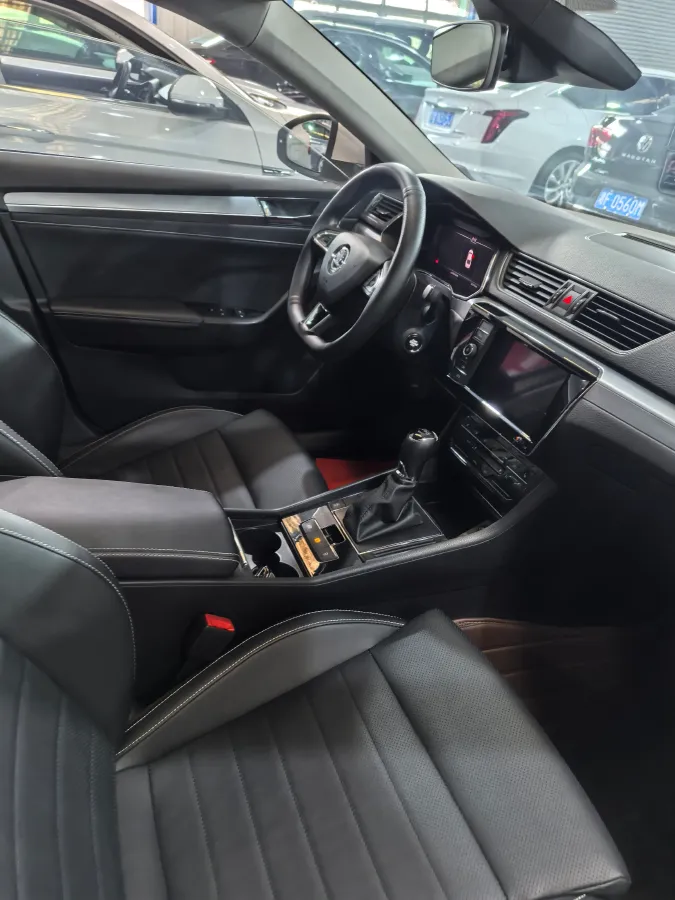 2019 Skoda Superb 2.0T 186HP L4 7DCT,autocango,china used car exporter,china ev exporter,chinese used car exporter,chinese used ev exporter