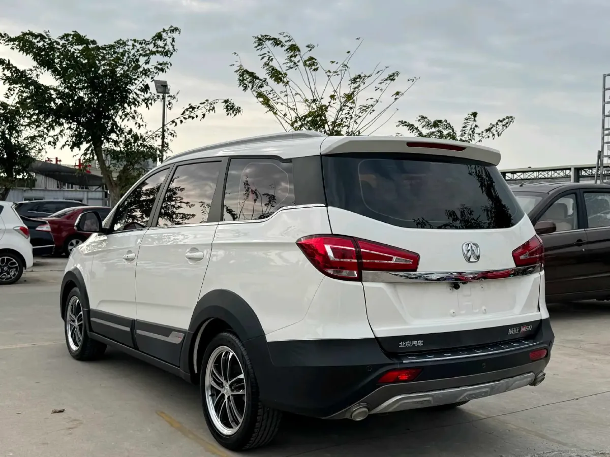 2017 BAIC WeiWang M60 1.5L 116HP L4 5MT,autocango,china used car exporter,china ev exporter,chinese used car exporter,chinese used ev exporter