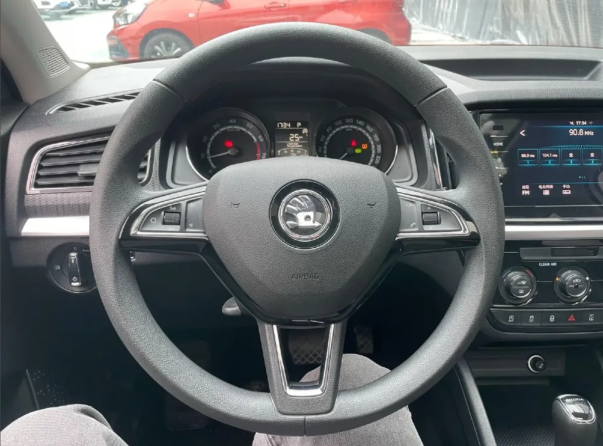 2022 Skoda Kamiq 1.5L 112HP L4 6AT,autocango,china used car exporter,china ev exporter,chinese used car exporter,chinese used ev exporter