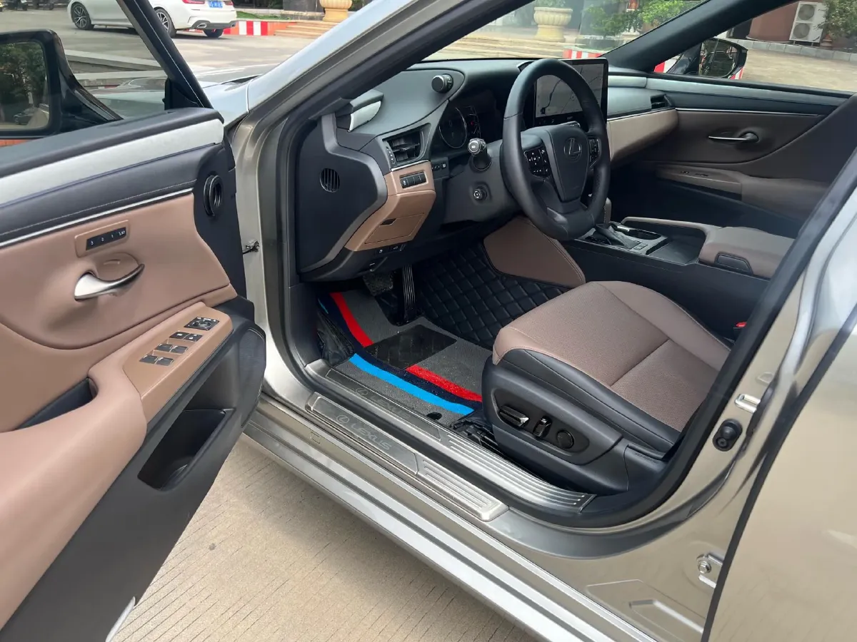 2025 Lexus ES 2.0L 173HP L4 CVT,autocango,china used car exporter,china ev exporter,chinese used car exporter,chinese used ev exporter