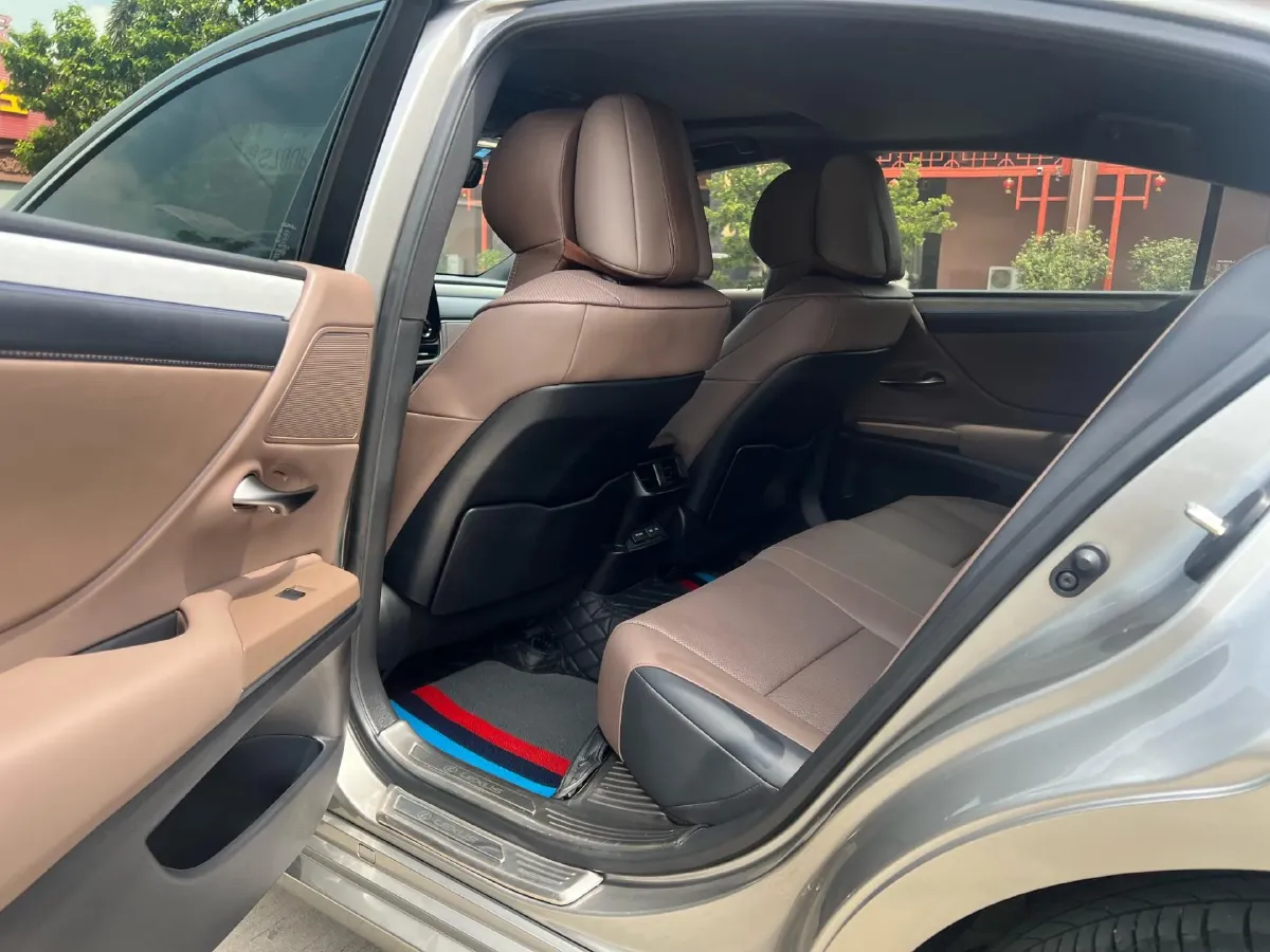 2025 Lexus ES 2.0L 173HP L4 CVT,autocango,china used car exporter,china ev exporter,chinese used car exporter,chinese used ev exporter