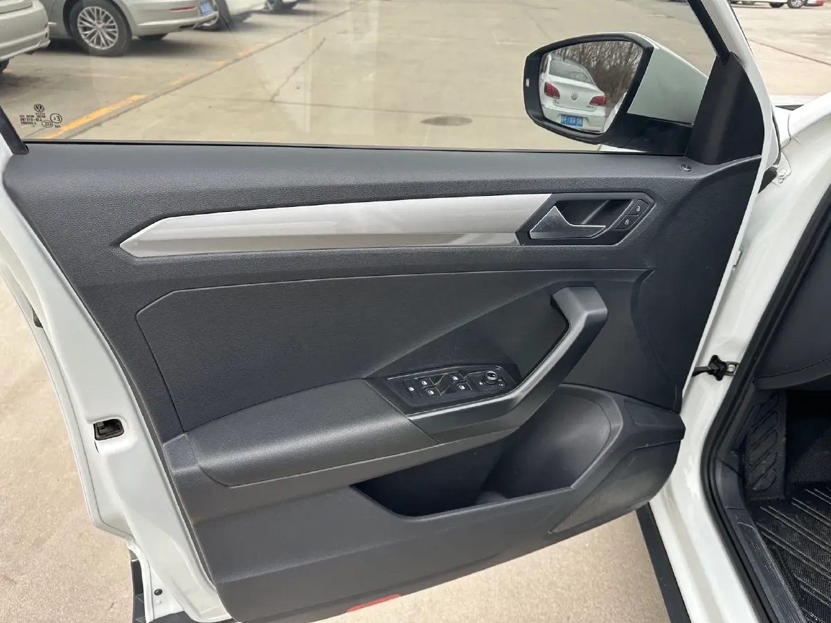 2019 Volkswagen T-Roc 1.4T 131HP L4 7DCT,autocango,china used car exporter,china ev exporter,chinese used car exporter,chinese used ev exporter