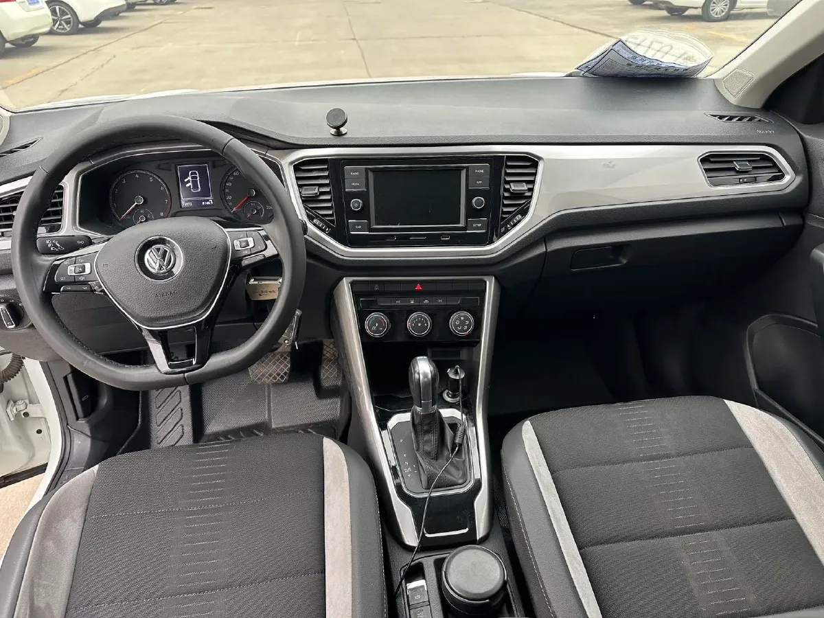 2019 Volkswagen T-Roc 1.4T 131HP L4 7DCT,autocango,china used car exporter,china ev exporter,chinese used car exporter,chinese used ev exporter