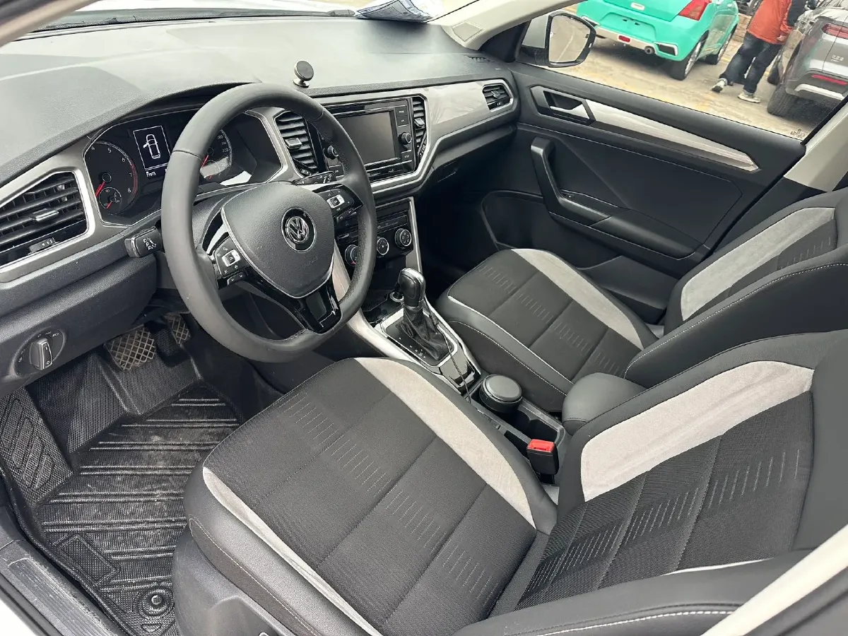 2019 Volkswagen T-Roc 1.4T 131HP L4 7DCT,autocango,china used car exporter,china ev exporter,chinese used car exporter,chinese used ev exporter